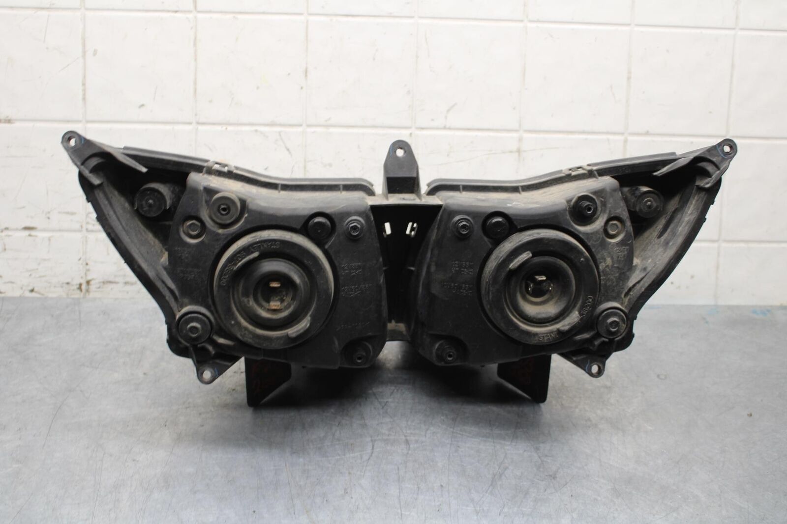 2012 Yamaha FZ8 FRONT HEADLIGHT HEAD LIGHT LAMP BB550