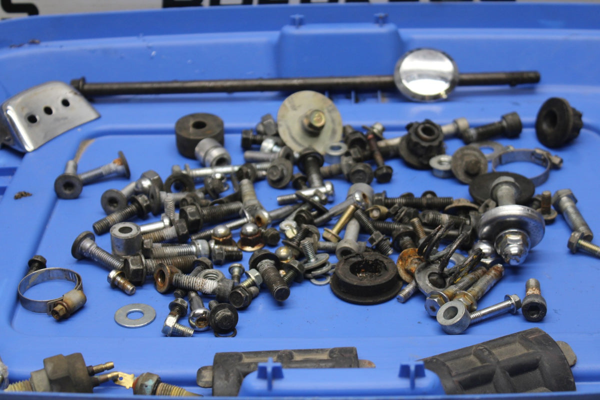 97 KAWASAKI VULCAN 1500 VN1500D CLASSIC MOUNTING BOLTS HARDWARE BB936