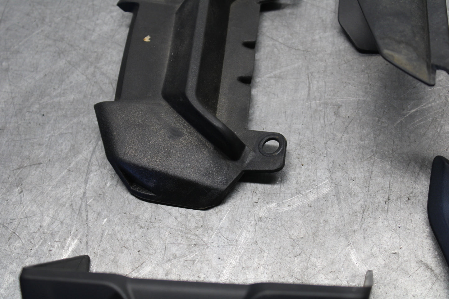 21-24 YAMAHA MT-07 MISCELLANEOUS PANELS COVERS TRIM  COWLS BB662