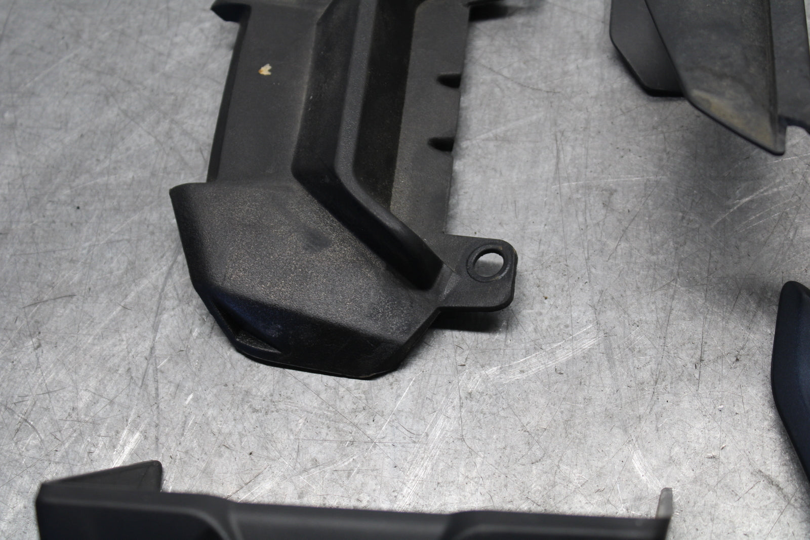 21-24 YAMAHA MT-07 MISCELLANEOUS PANELS COVERS TRIM  COWLS BB662