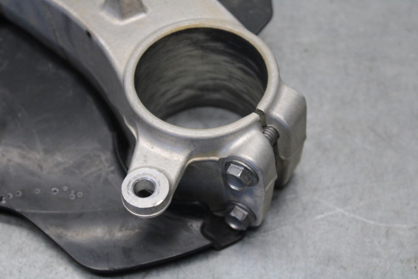 05-06 SUZUKI GSXR1000 FRONT FORKS CLAMP LOWER TRIPLE TREE STEM BB663