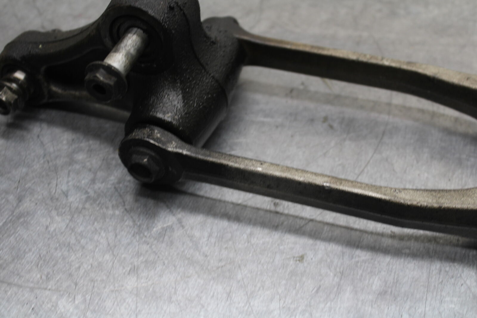 06-07 SUZUKI GSXR 600 REAR DOGBONE SHOCK LINKAGE LINK BB737