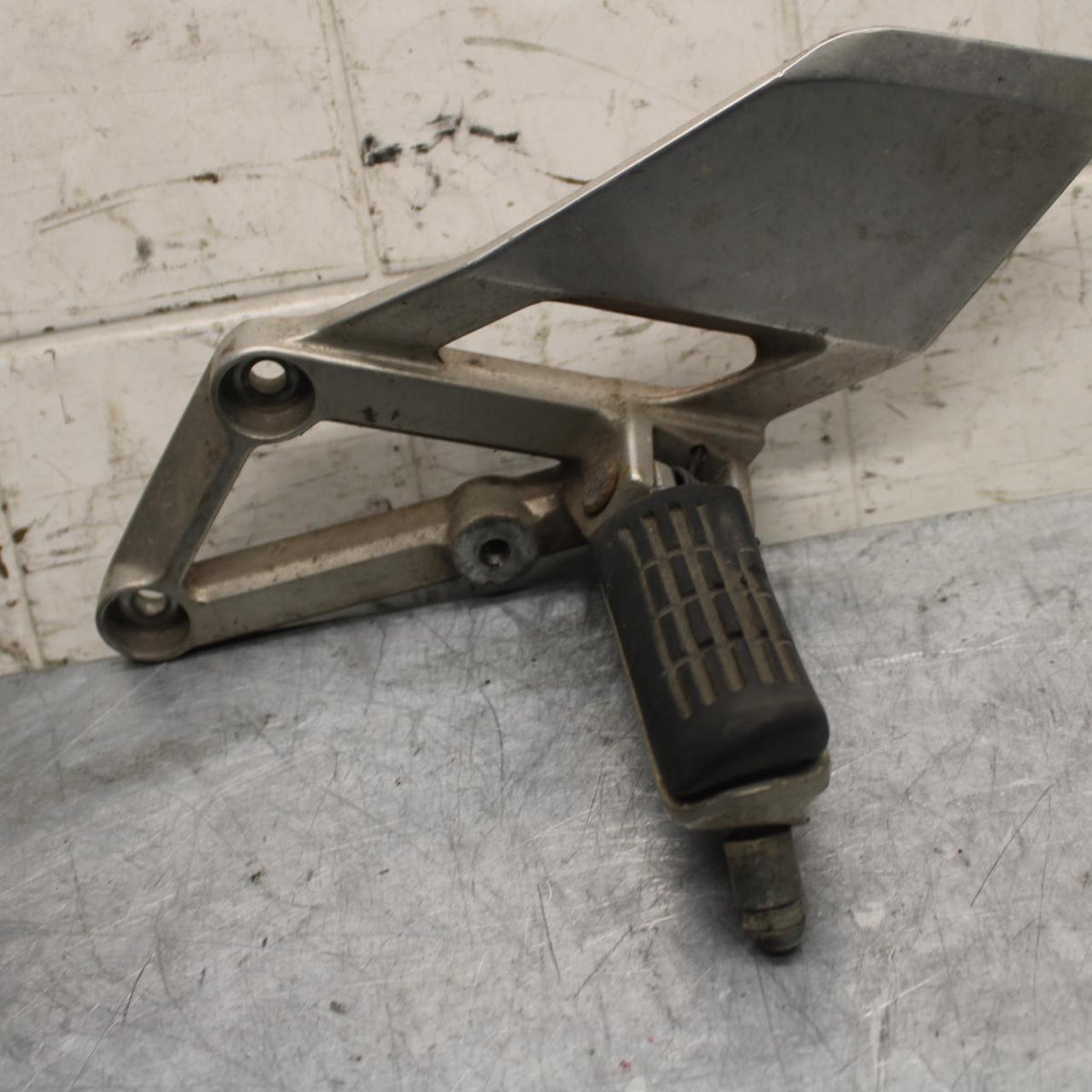 1992 Honda CBR600F2 LEFT REARSET REAR SET DRIVER FOOT PEG REST STOP BB40