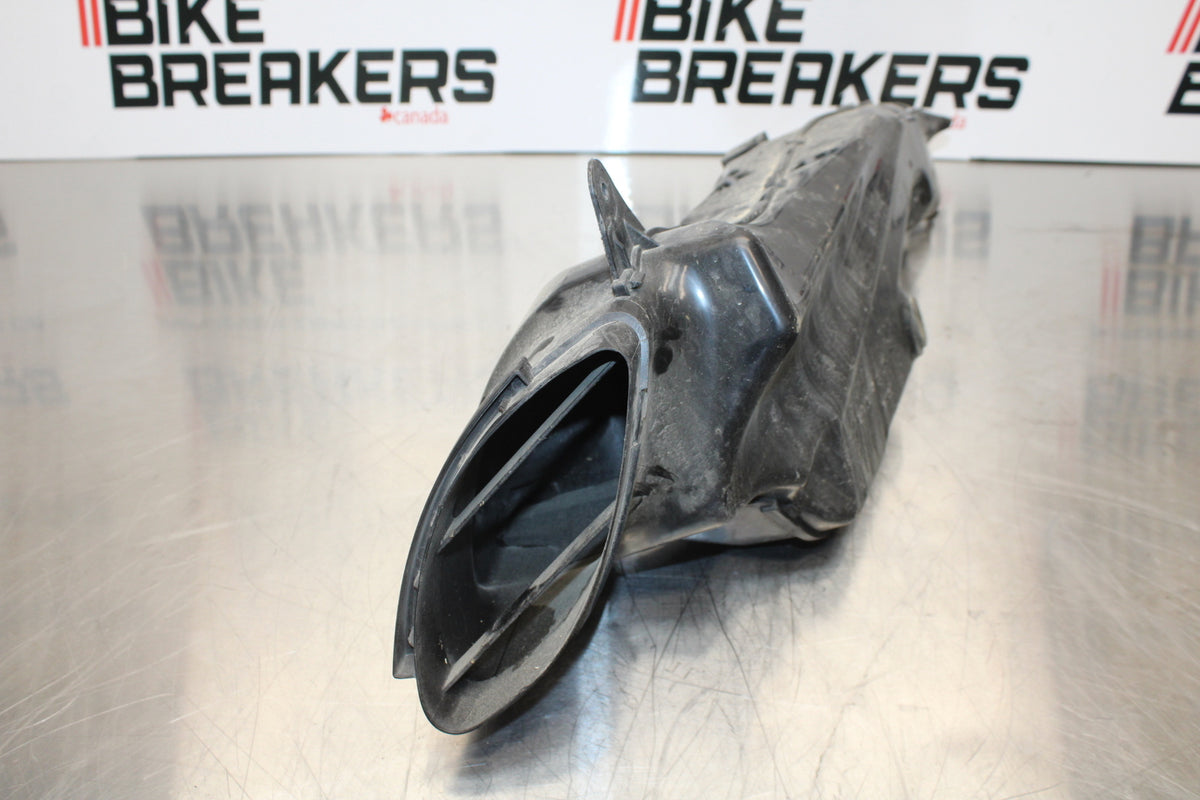 11 SUZUKI GSXR1000 RIGHT LEFT AIR INTAKE DUCTS BB142