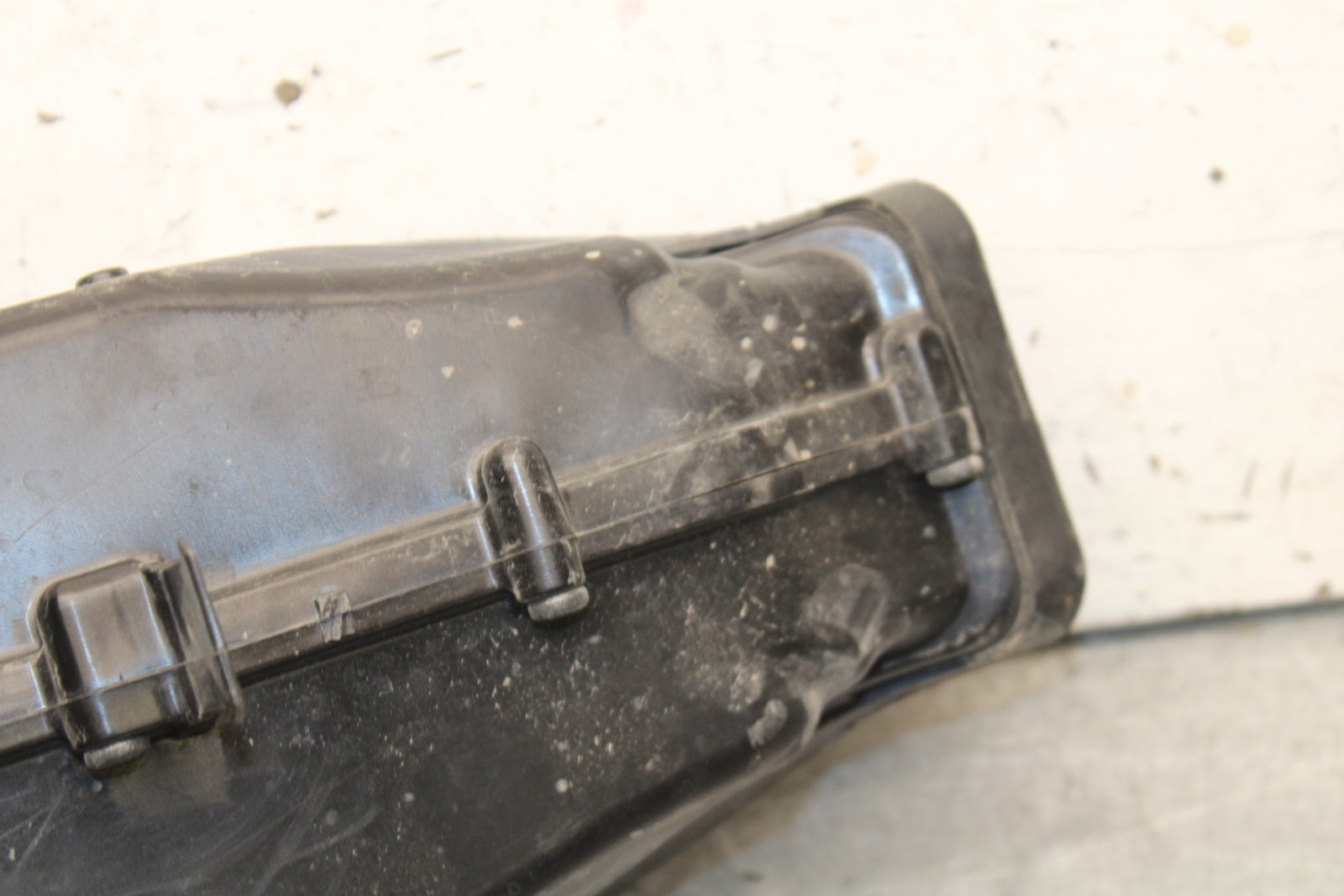 16 KAWASAKI NINJA ZX10R RAM AIR INTAKE TUBE DUCT 39045-0041 BB650