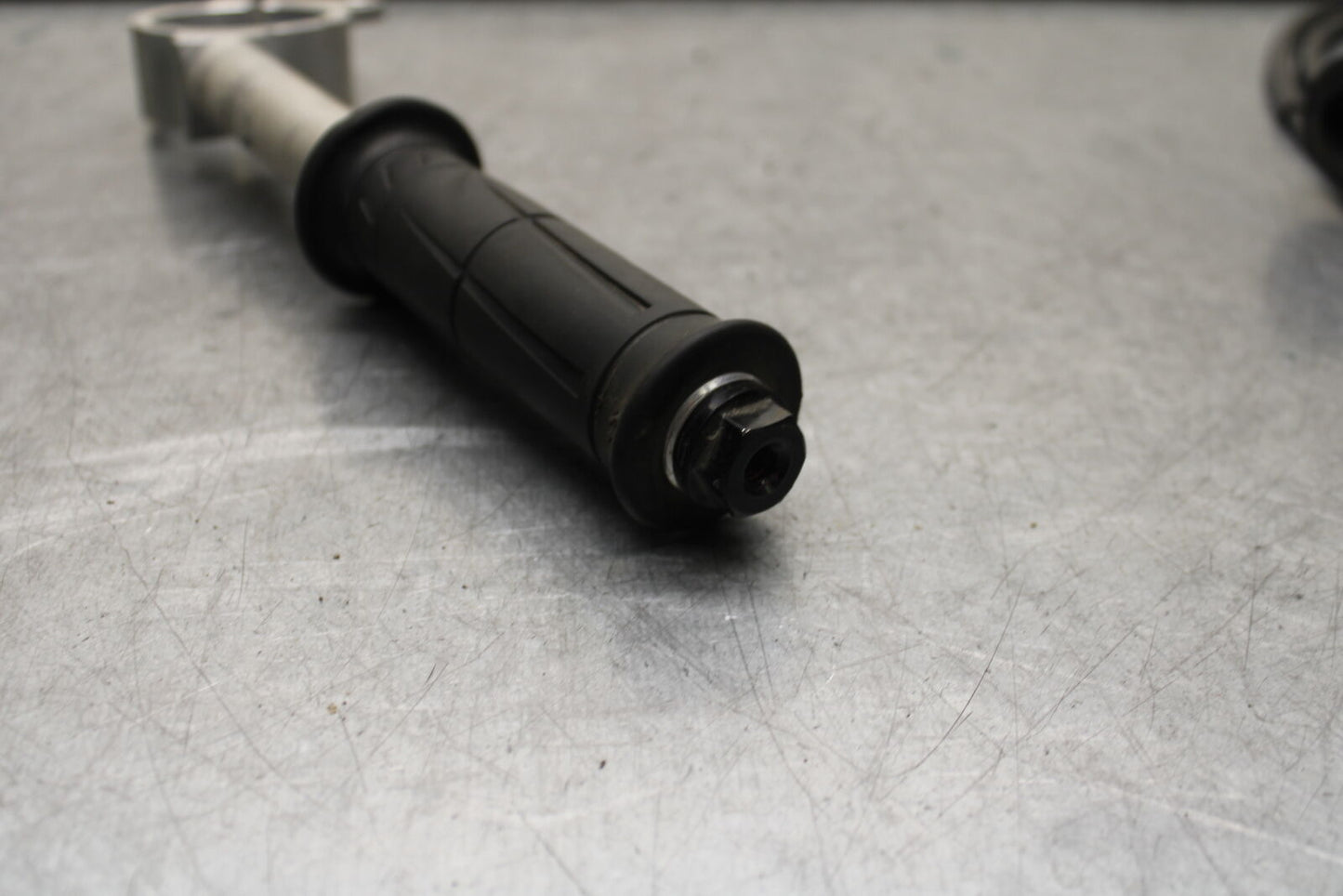 16 KAWASAKI NINJA ZX10R LEFT CLIP ON HANDLEBAR 46003-0657 BB650