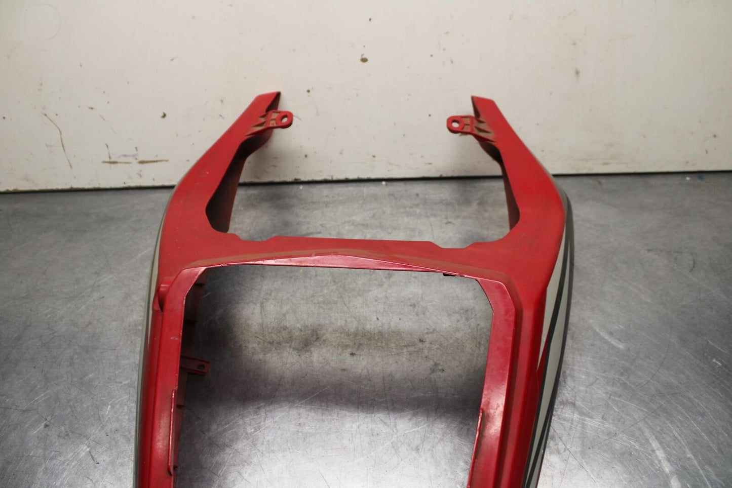2004 Yamaha YZF R6 REAR BACK TAIL FAIRING COWL SHROUD 5SL-Y2171-80-P4 BB622