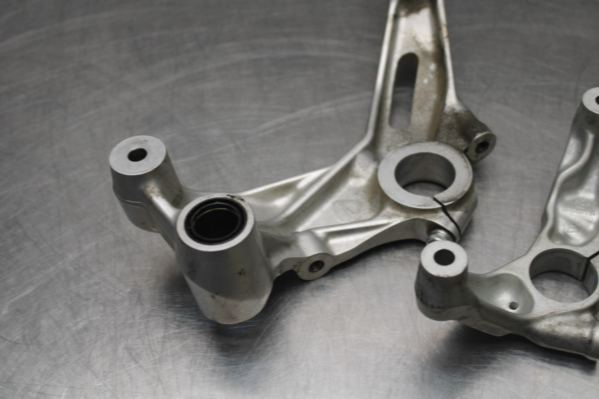 16 DUCATI 959 PANIGALE ENGINE/ FRAME MOUNT MOTOR BRACKET SET BB912