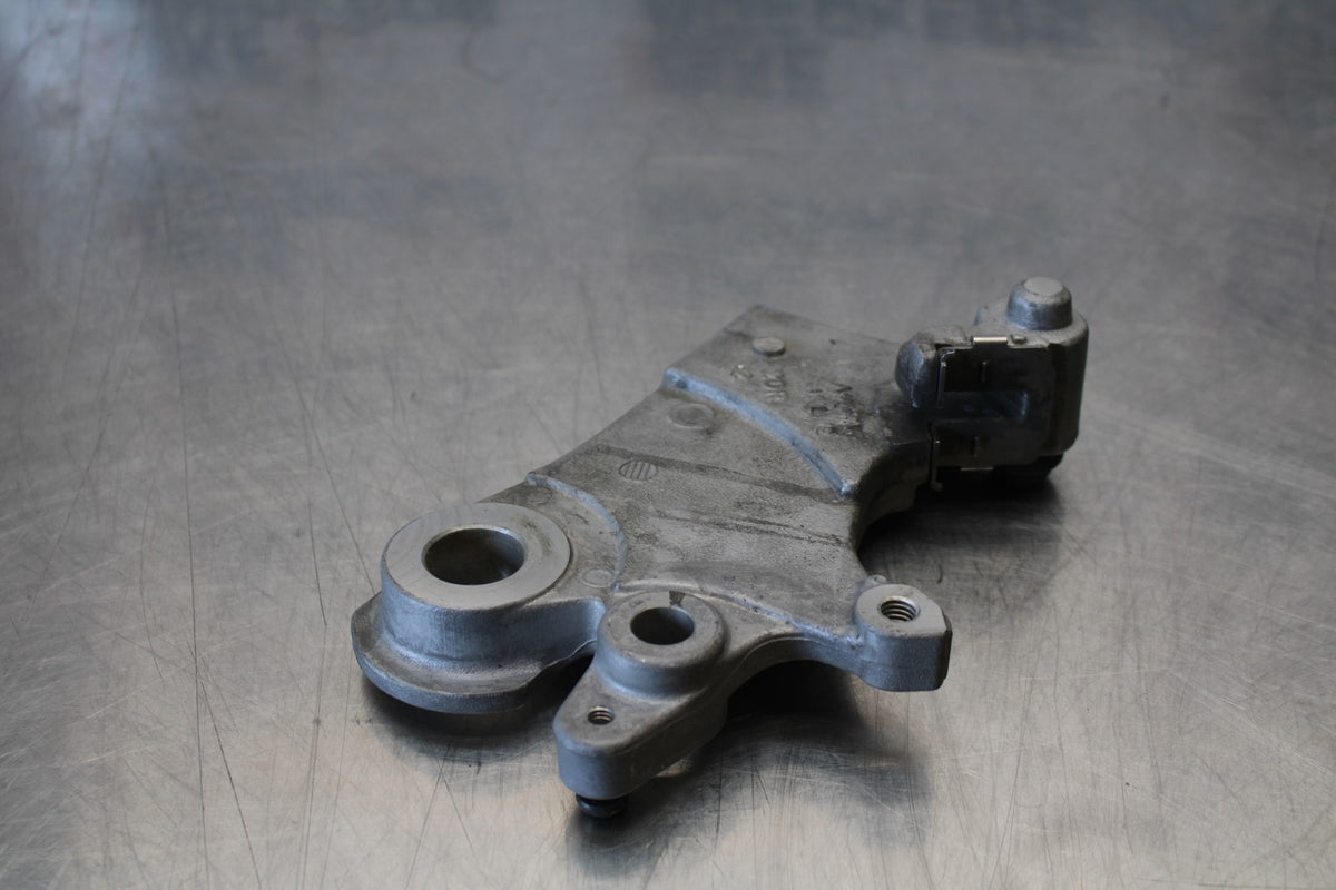 22-25 YAMAHA YZF R7 REAR BRAKE CALIPER HANGER BACK MOUNTING BRACKET BB176