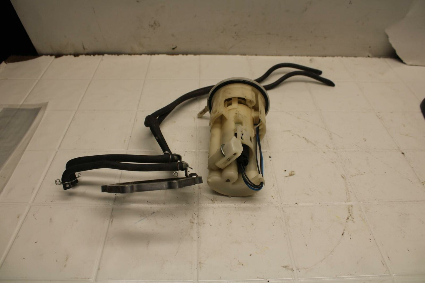 08-16 YAMAHA YZF R6 FUEL PUMP GAS PETROL SENDER UNIT BB406