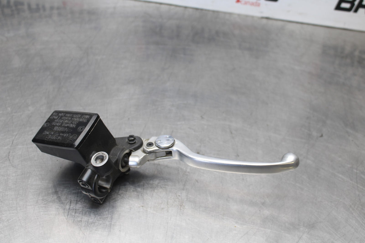 15-17 YAMAHA FJ09 FRONT BRAKE MASTER CYLINDER w/ LEVER BB906