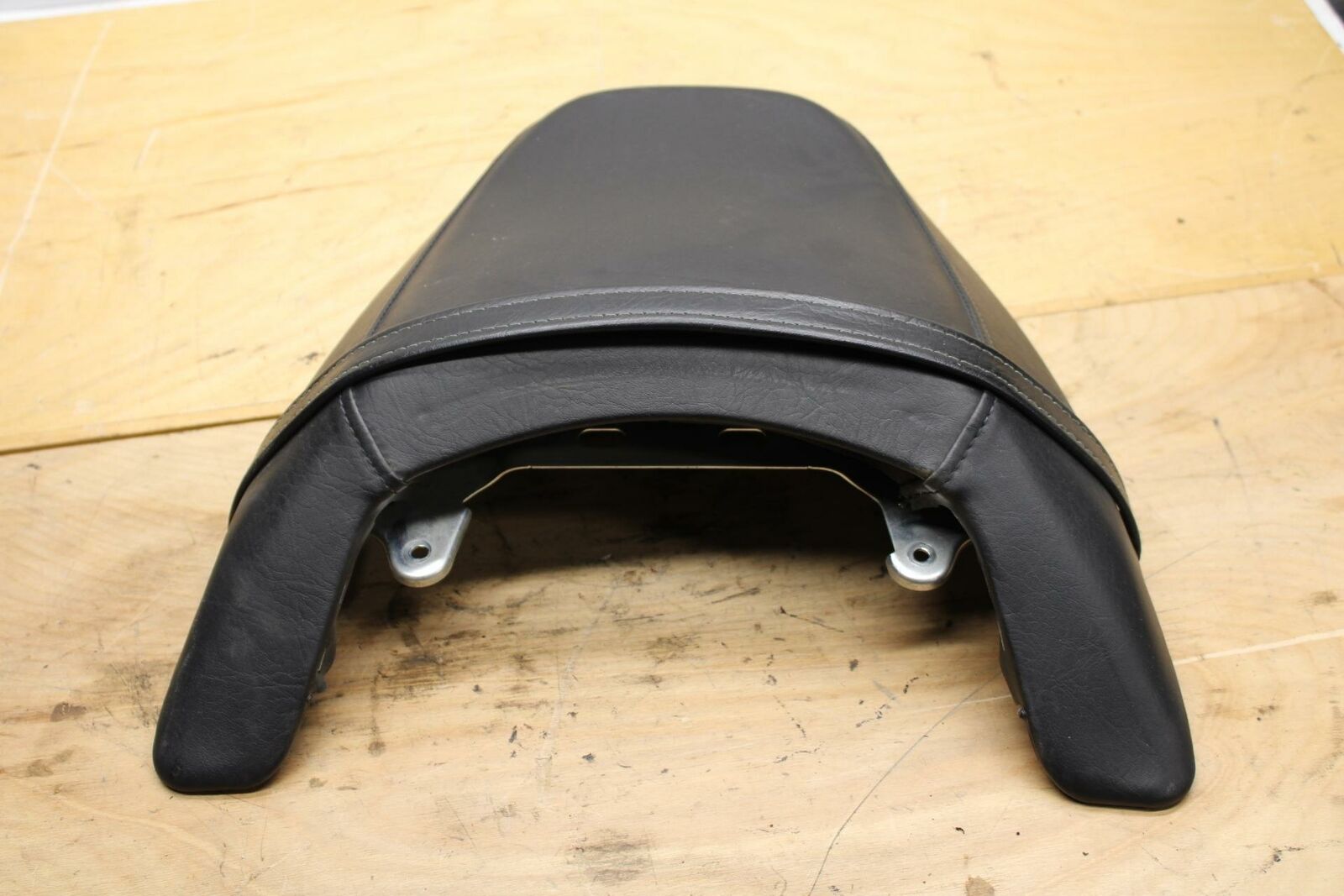 09-10 SUZUKI BOULEVARD M109R REAR BACK PASSENGER  SEAT PAD SADDLE PILLION  BB318