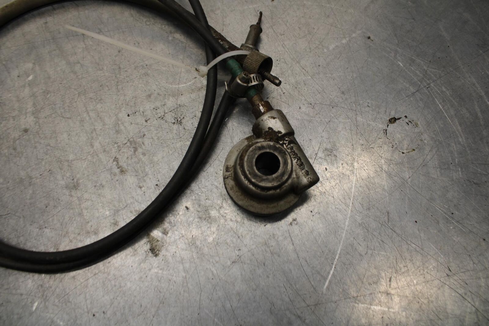 75 SUZUKI GT 550 SPEEDOMETER DRIVE SPEEDO LINE BB72
