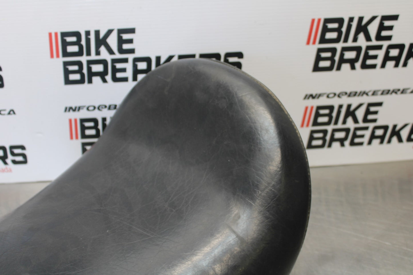 05-06 VICTORY KINGPIN DELUXE FRONT DRIVERS SEAT BB195