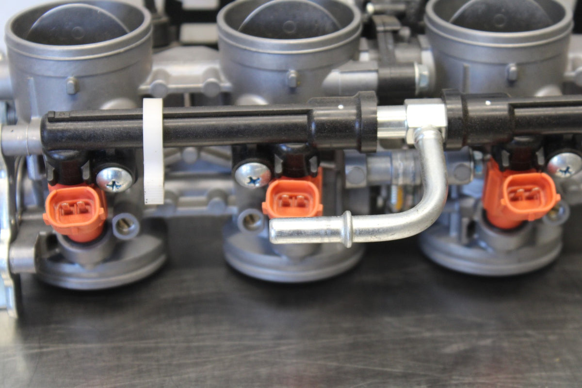 20-22 KAWASAKI NINJA ZX6R MAIN FUEL INJECTORS / THROTTLE BODIES BB884-B