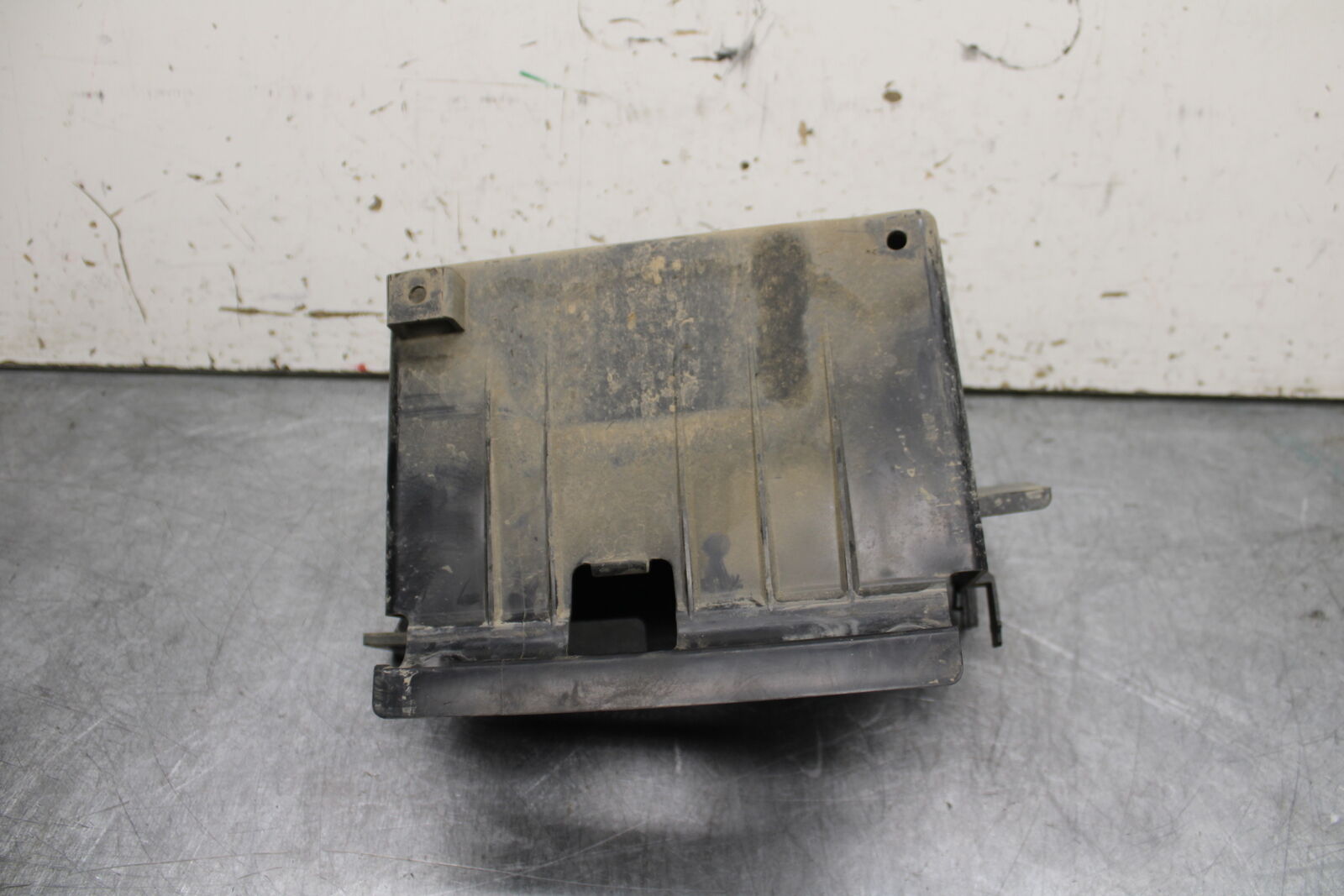 14-15 YAMAHA V STAR 1300 XVS1300CT TOURER BATTERY TRAY BOX HOLDER BB722