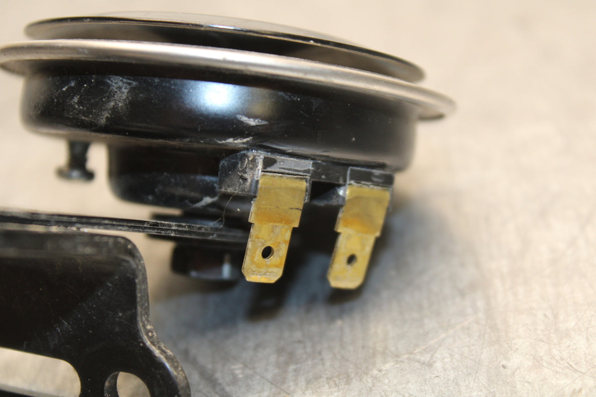 22-24 YAMAHA XSR900 HORN SIGNAL BB710