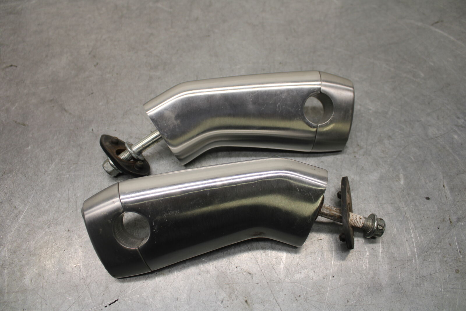 05-06 SUZUKI BOULEVARD M50 HANDLEBAR RISERS BB671