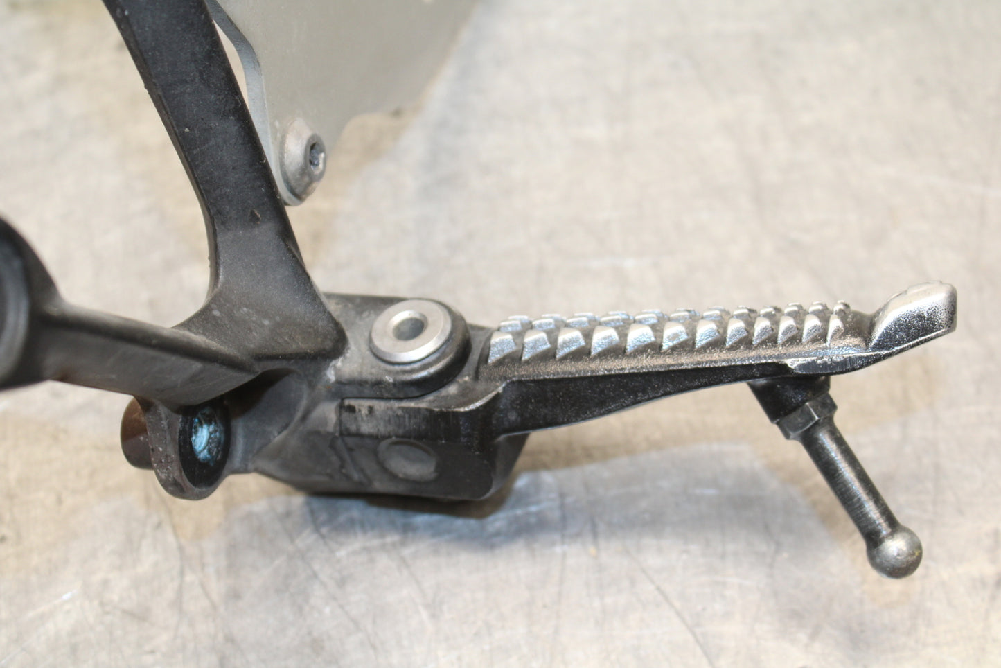 13-17 KAWASAKI NINJA ZX6R ZX636E LEFT REARSET REAR SET DRIVER FOOT PEG BB735