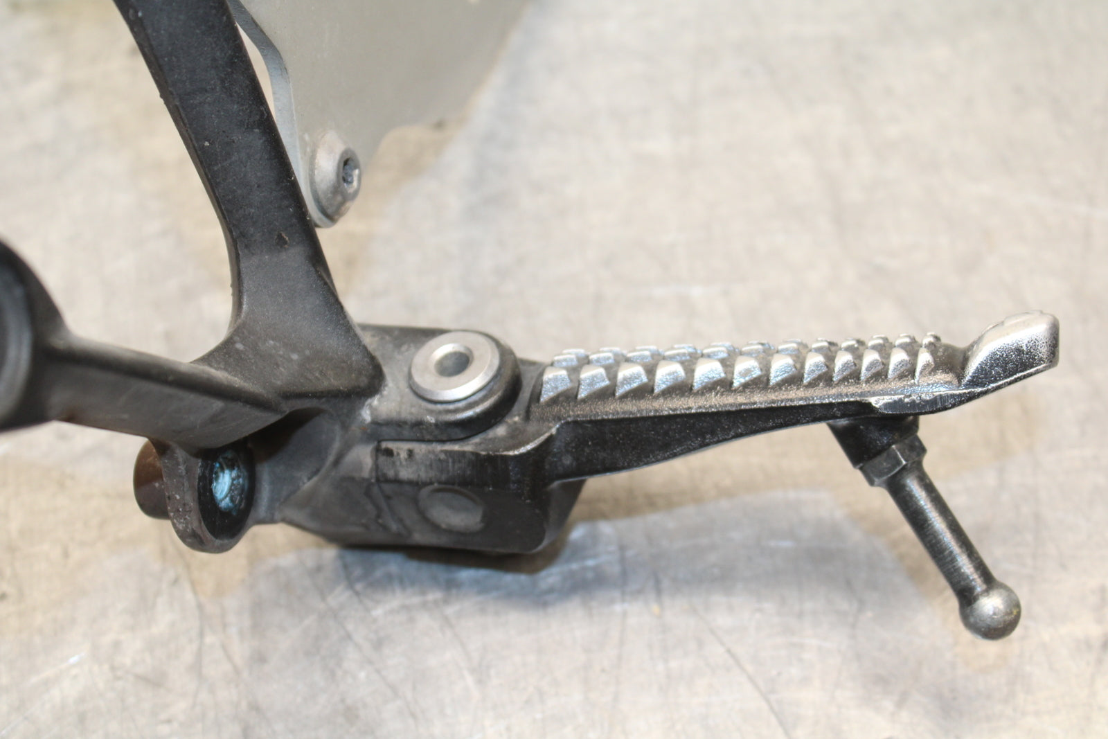 13-17 KAWASAKI NINJA ZX6R ZX636E LEFT REARSET REAR SET DRIVER FOOT PEG BB735