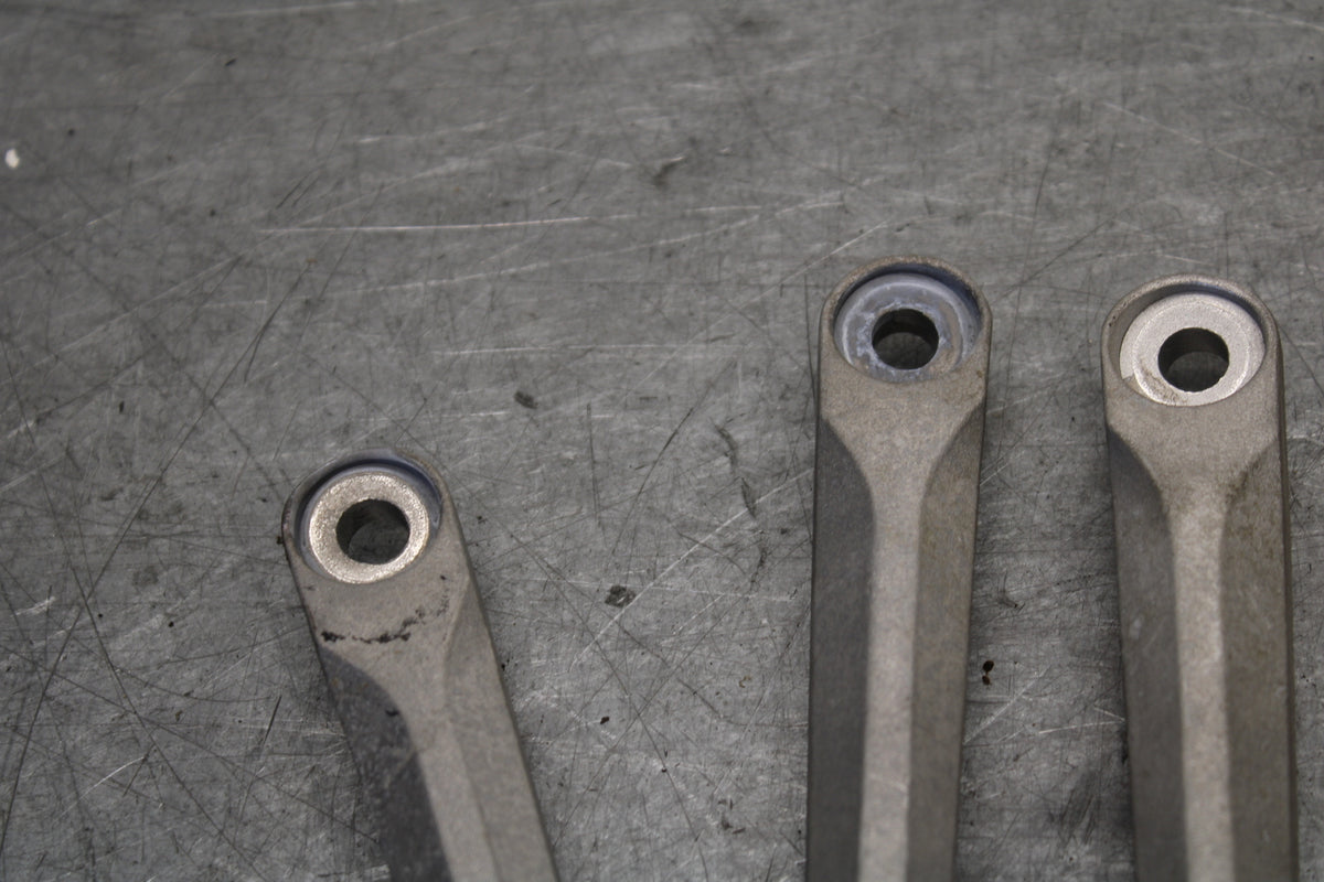 05-06 HONDA CBR600RR REAR BACK PASSENGER PEG SET PAIR  BB689