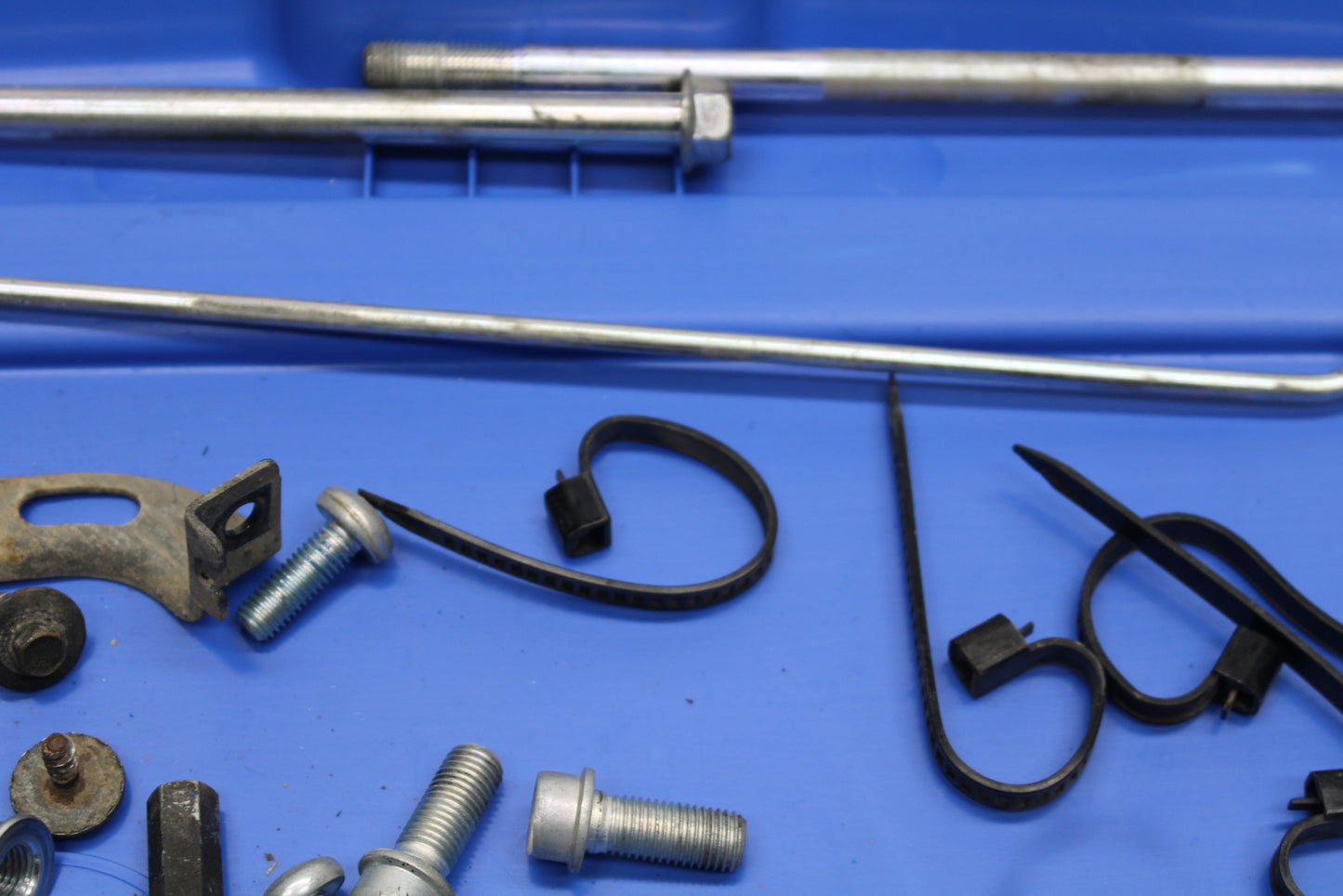 08-10 SUZUKI GSXR 600 MOUNTING BOLTS HARDWARE MOTOR SCREWS BB753