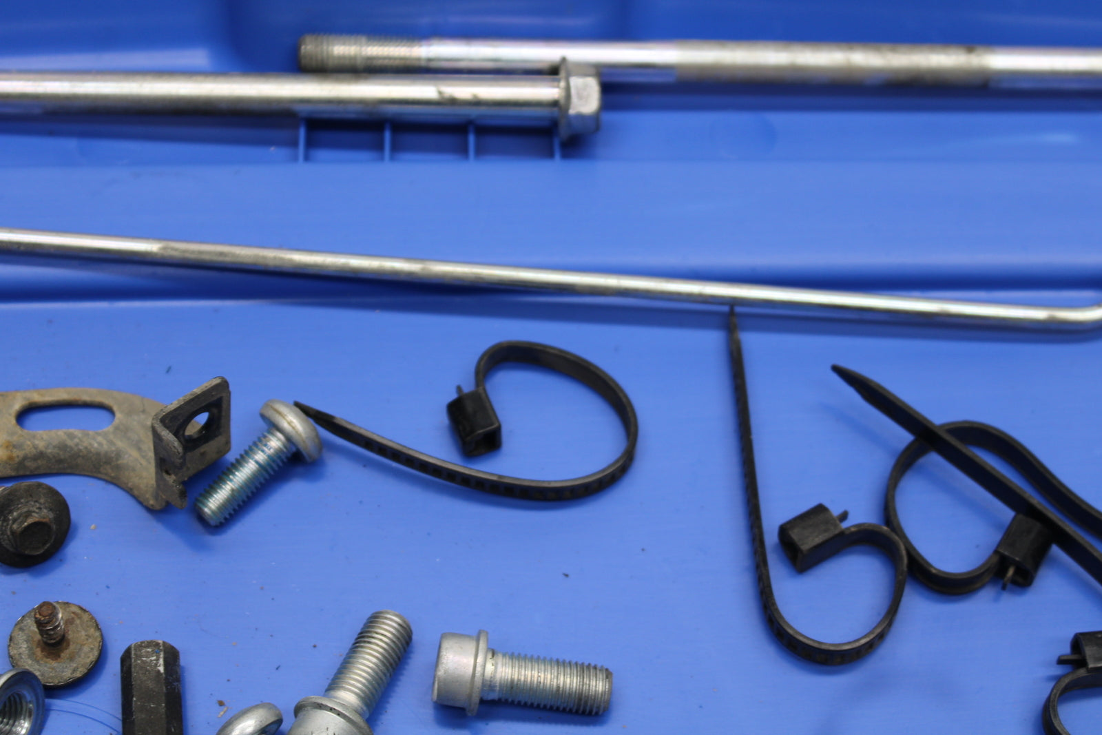 08-10 SUZUKI GSXR 600 MOUNTING BOLTS HARDWARE MOTOR SCREWS BB753