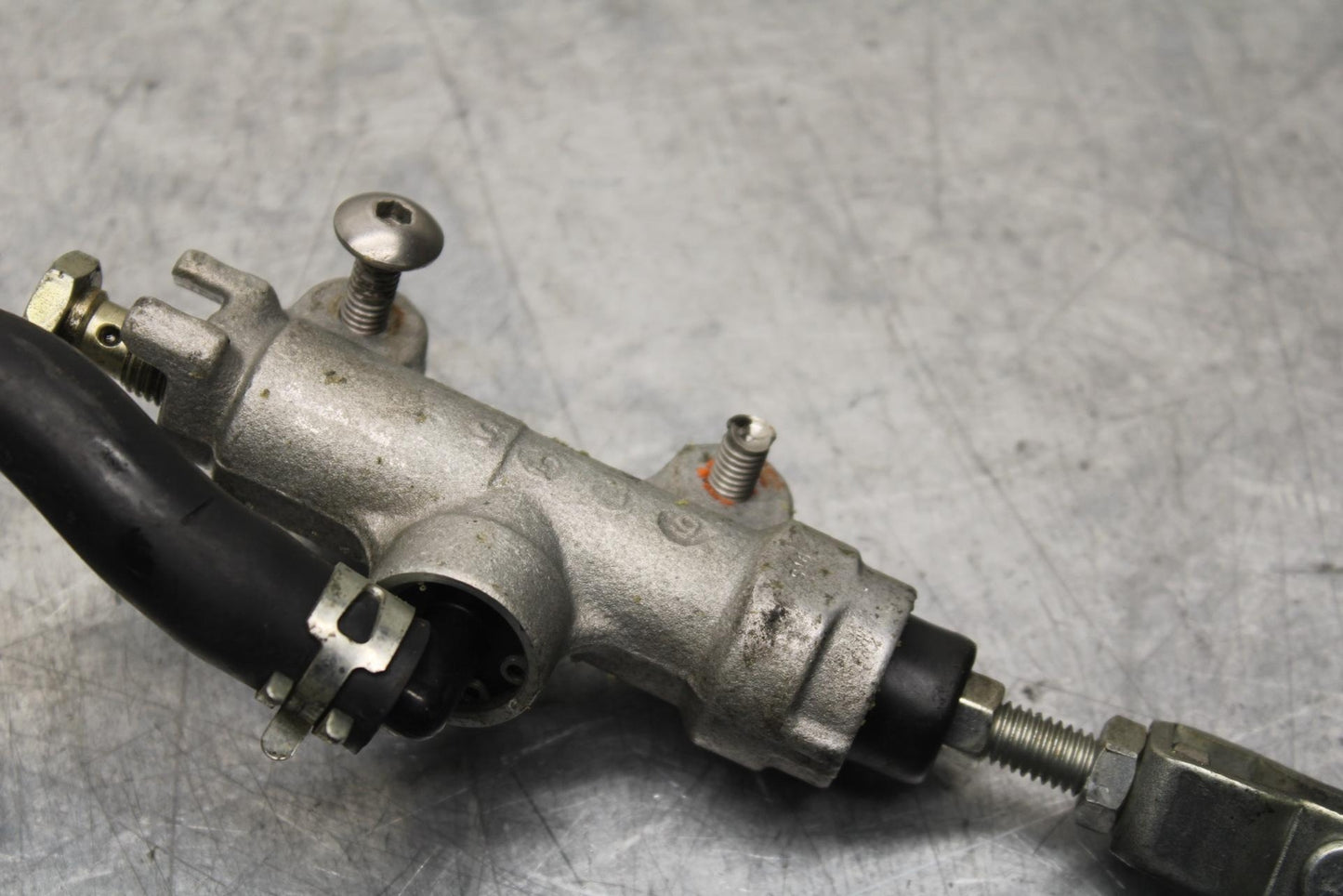 06-07 SUZUKI GSXR 600 REAR BACK BRAKE MASTER CYLINDER W RESERVOIR BB104