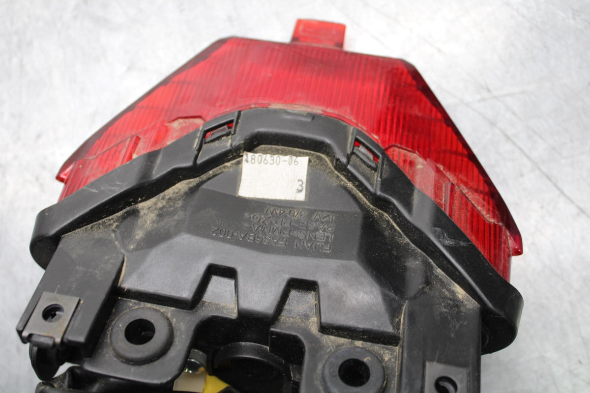 19 YAMAHA YZF R3 REAR TAIL TAILLIGHT BACK BRAKE LIGHT BB56