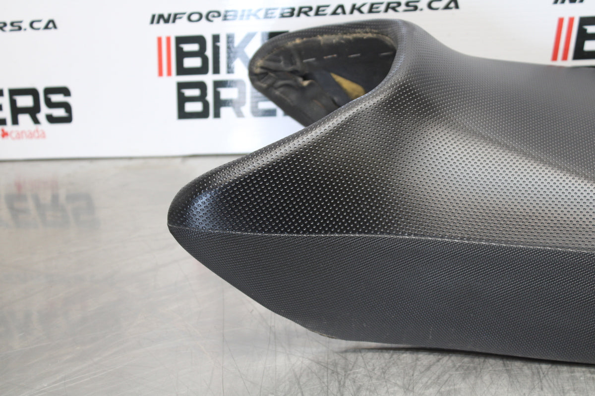 04-09 SUZUKI GS500F FRONT REAR SEAT SADDLE BB165