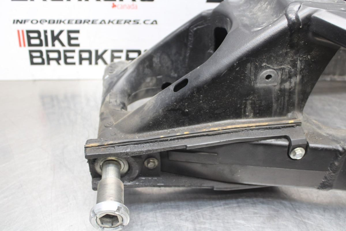 06-07 SUZUKI GSXR 600 REAR SWINGARM BACK SUSPENSION SWING ARM BB822