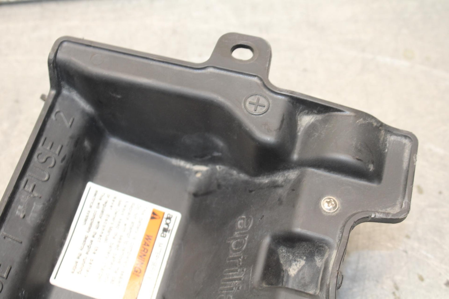 20-23 APRILIA RS660 RBATTERY TRAY PLASTIC BB643