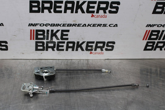 24 KAWASAKI NINJA 500 ABS REAR PASSENGER SEAT LATCH LOCK ASSEMBLY BB818
