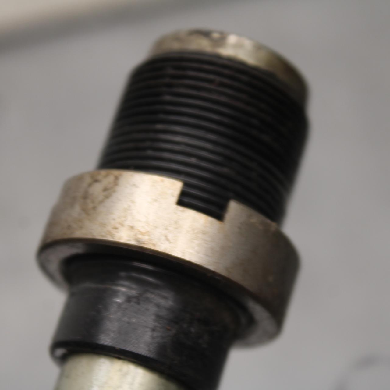 21 KAWASAKI NINJA ZX6R REAR BACK SWINGARM BOLT SUSPENSION PIVOT AXLE BB647