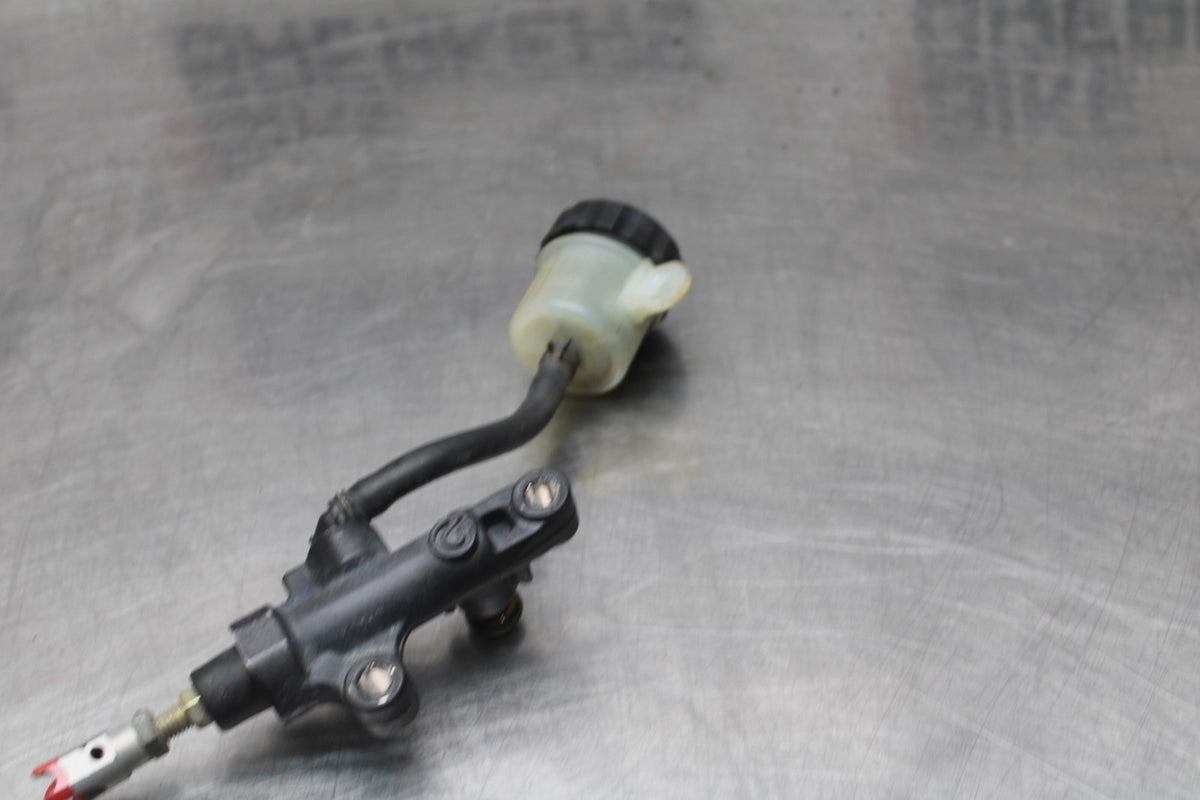 05 YAMAHA YZF R6 REAR BACK BRAKE MASTER CYLINDER W RESERVOIR BB858