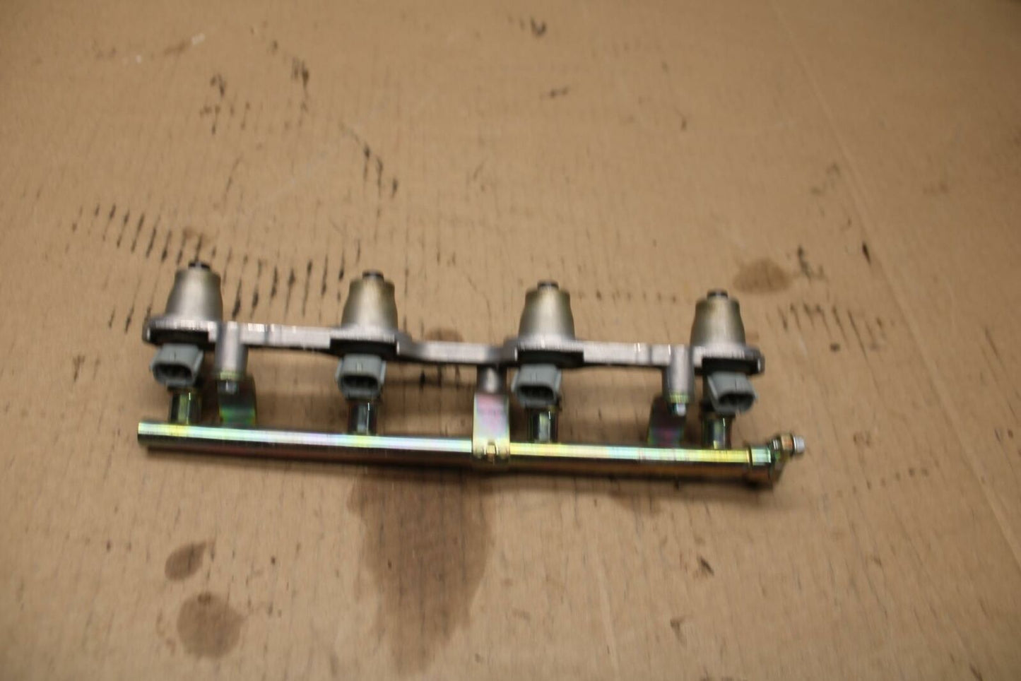 05-06 HONDA CBR600RR SECONDARY FUEL INJECTORS TOP AIRBOX GAS RAIL BB307b