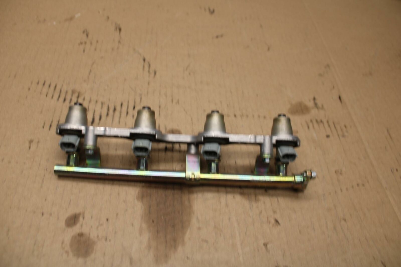 05-06 HONDA CBR600RR SECONDARY FUEL INJECTORS TOP AIRBOX GAS RAIL BB307b