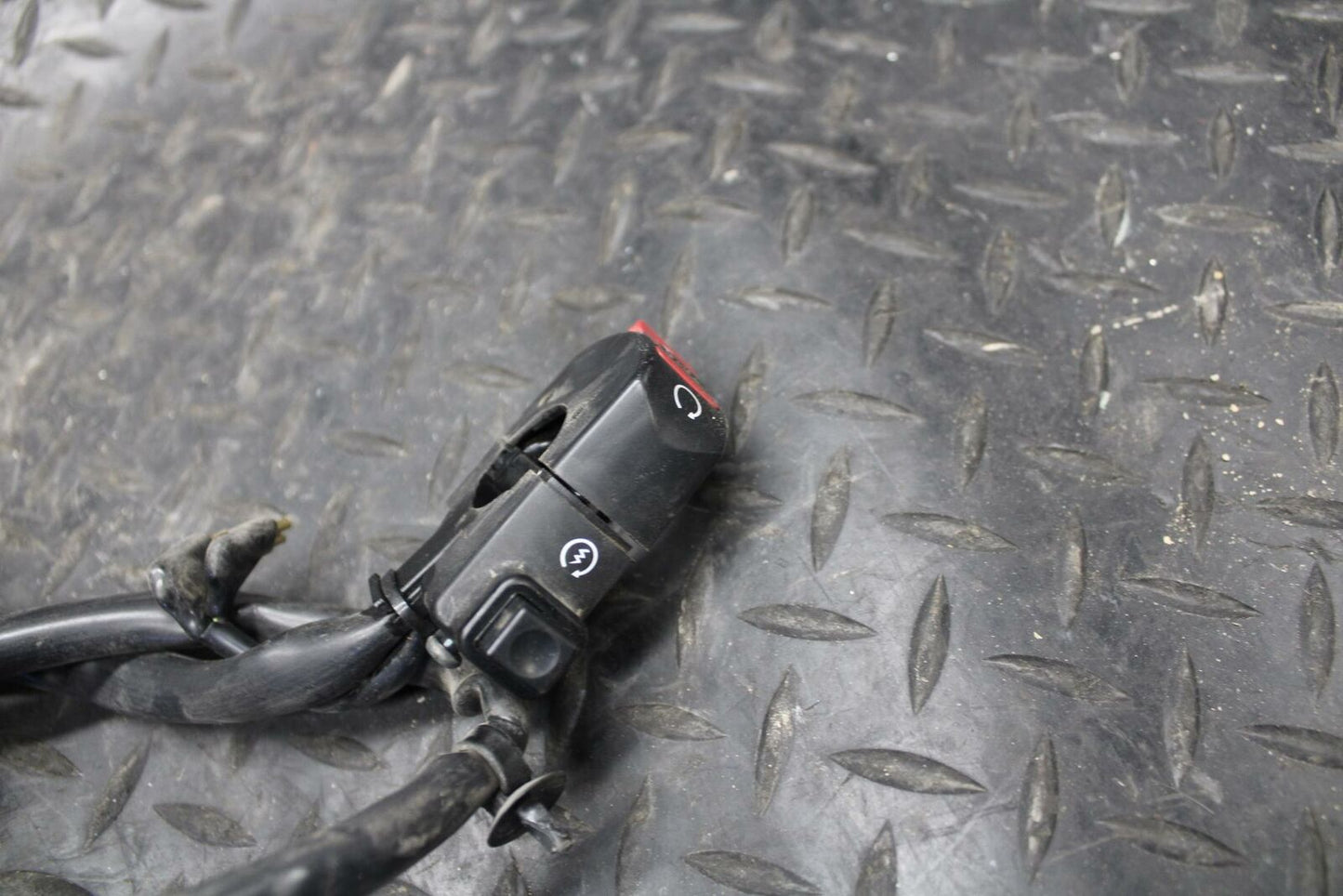 10-11 HONDA CBR1000RR RIGHT CLIP ON HANDLE KILL OFF START SWITCH SWITCHES BB228
