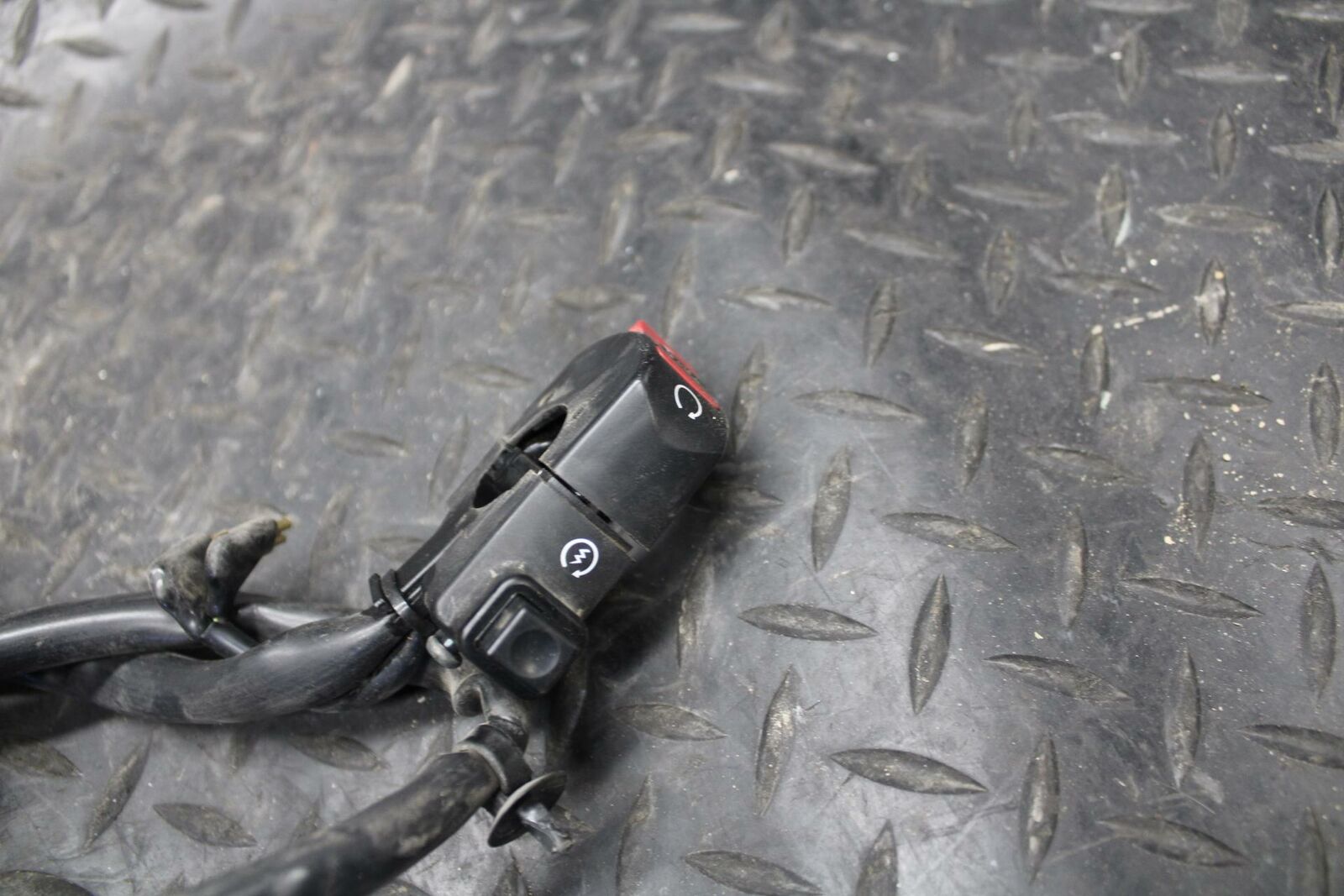 10-11 HONDA CBR1000RR RIGHT CLIP ON HANDLE KILL OFF START SWITCH SWITCHES BB228