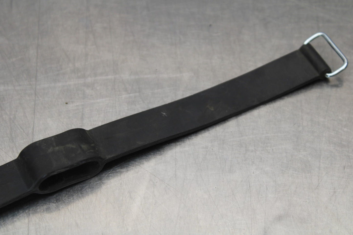 23-24 YAMAHA MT-07 BATTERY HOLD DOWN CLAMP STRAP BB194