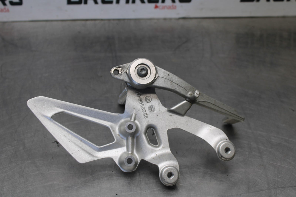 17-20 BMW S1000R RIGHT REARSET REAR SET DRIVER FOOT PEG REST STOP BB909