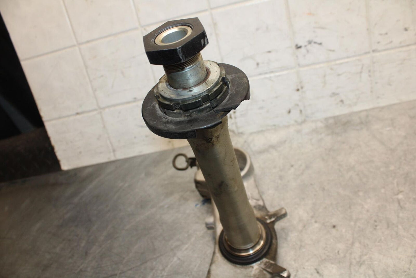 2004 Kawasaki Ninja ZX6RR ZX600M FRONT FORKS CLAMP LOWER TRIPLE TREE STEM