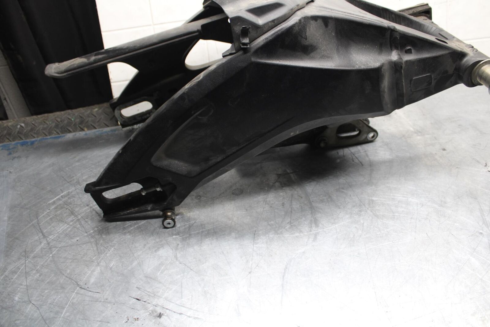 11-21 SUZUKI GSXR750 REAR SWINGARM BACK SUSPENSION SWING ARM BB474