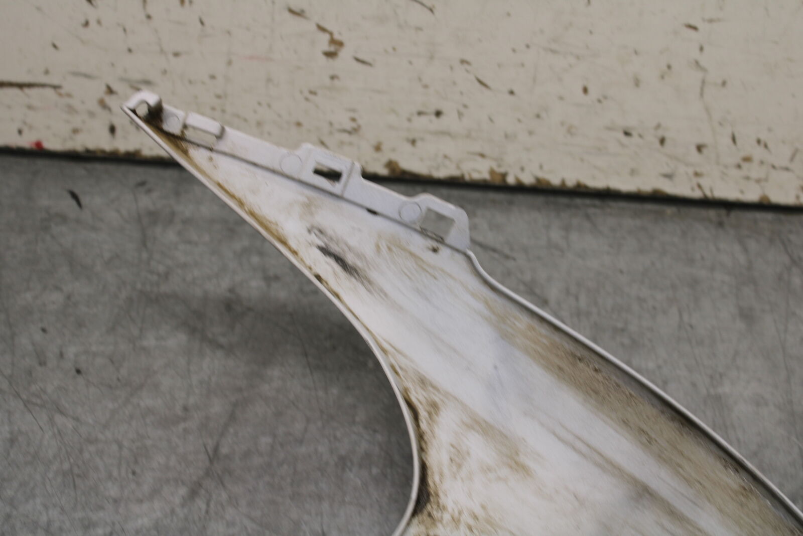 11-23 SUZUKI GSXR 750 LEFT LOWER BOTTOM BELLY SIDE FAIRING COWL BB499