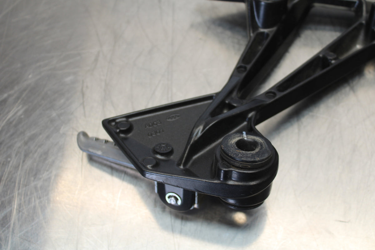 07 KAWASAKI Z1000 REAR BACK PASSENGER PEG SET PAIR BB148