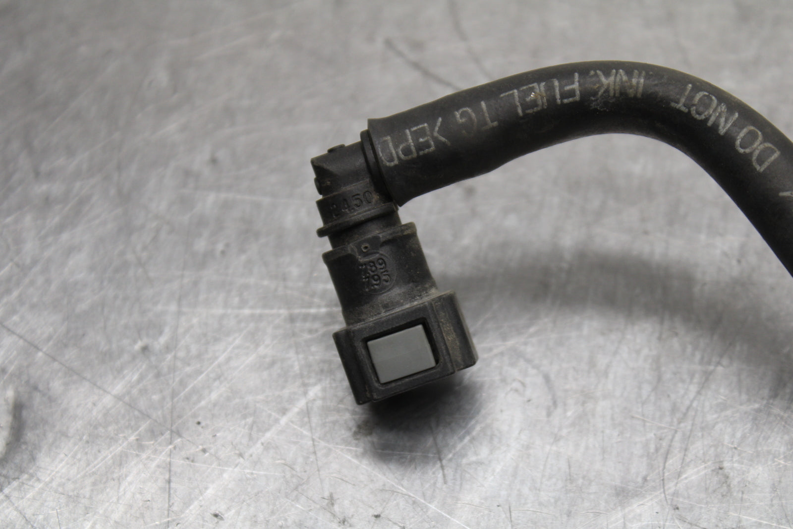 04-05 YAMAHA YZF R1 FUEL HOSE GAS LINE TUBE PIPE BB131