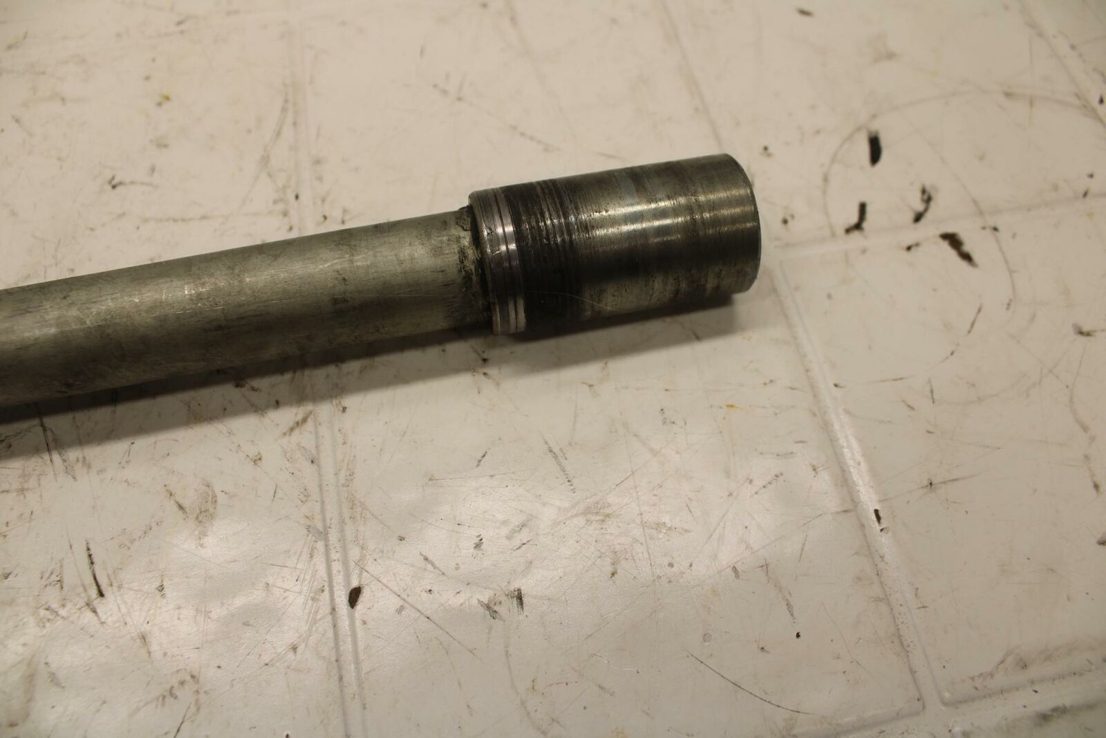 04-05 SUZUKI GSXR750 FRONT WHEEL RIM AXLE PIVOT BOLT 54711-35F10 BB11