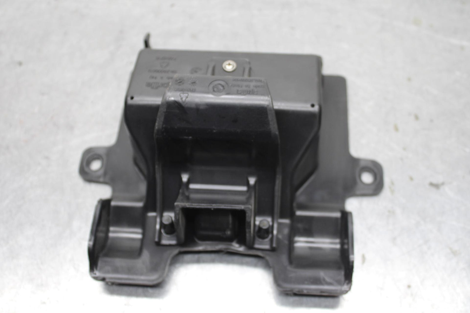 20-23 APRILIA RS660 RBATTERY TRAY PLASTIC BB643