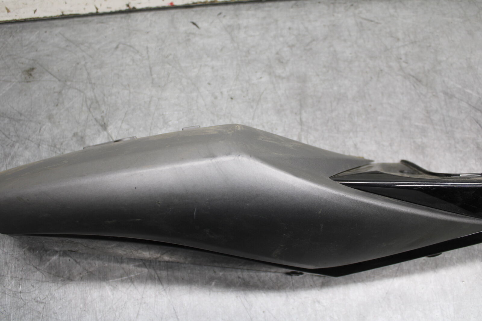 08-10 SUZUKI GSXR 600  RIGHT REAR BACK TAIL FAIRING COWL SHROUD BB101