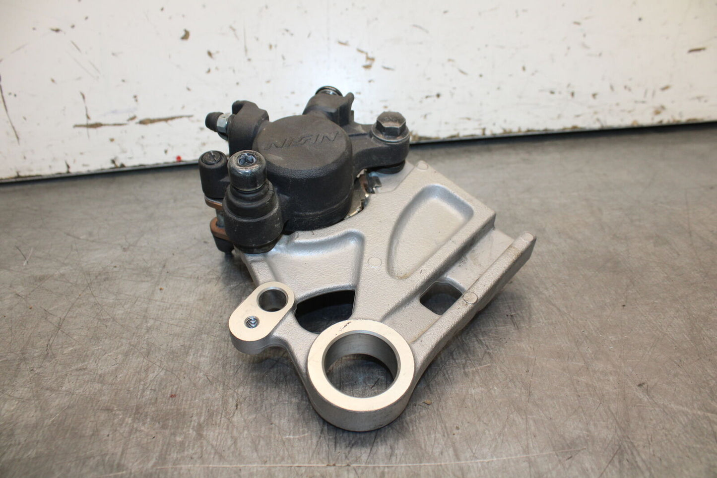 22-24 YAMAHA XSR900 REAR BACK BRAKE CALIPER W MOUNT BRACKET BB710